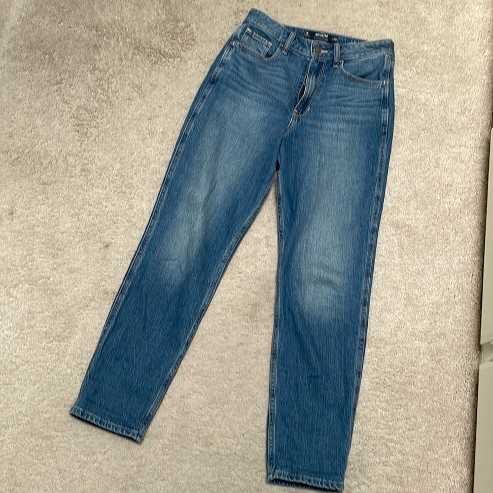 Hollister ULTRA HIGH-RISE DARK WASH MOM JEANS
